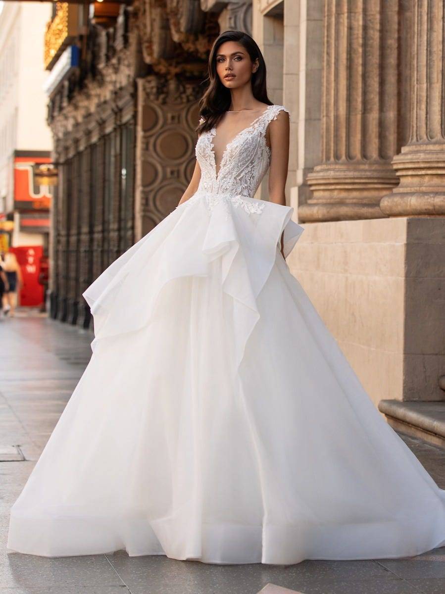 Modèle LOLLOBRIGIDA, Pronovias 2021, Mary mariées 2021, robe princesse en tulle et dentelle , Bordeaux France, Sud Ouest, Mary Mariées Pronovias Group