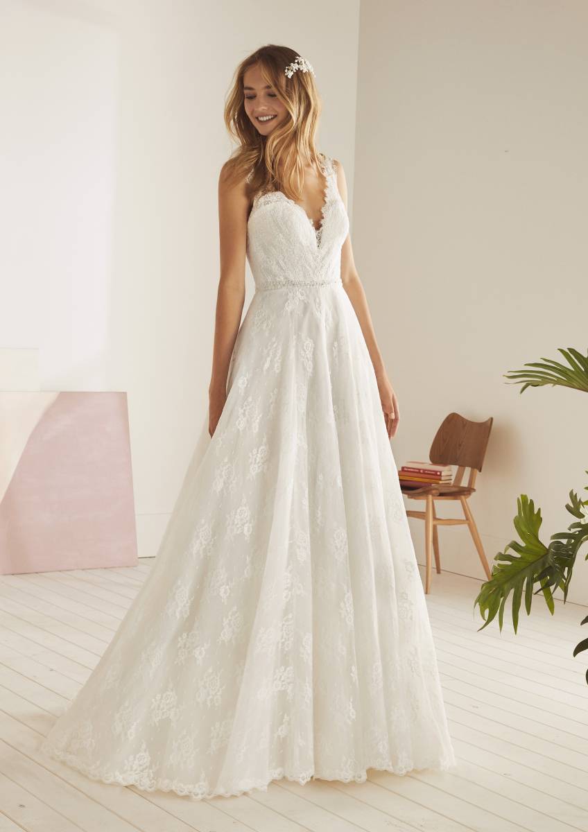 Modèle Ojeda, Robe fluide en dentelle et tulle, bohème chic, white one 2019, bordeaux aquitaine 33000, Mary Mariées