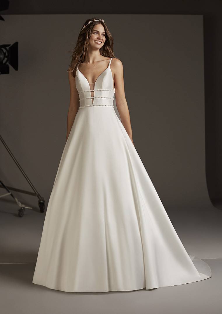 Robe de mariée princesse en satin, mikado, princesse, élégante chic moderne, classe classique, décolleté V profond, SERPENS PRONOVIAS 2020, Bordeaux  gironde 33000, Mary Mariées