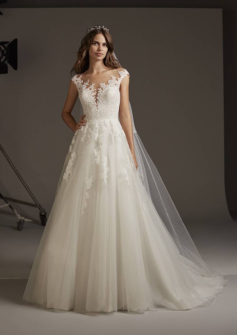 Robe de mariée princesse avec dentelle fine, chantilly calais, VULCANIA PRONOVIAS 2020, à Bordeaux centre ville 33000, Mary Mariées boutique